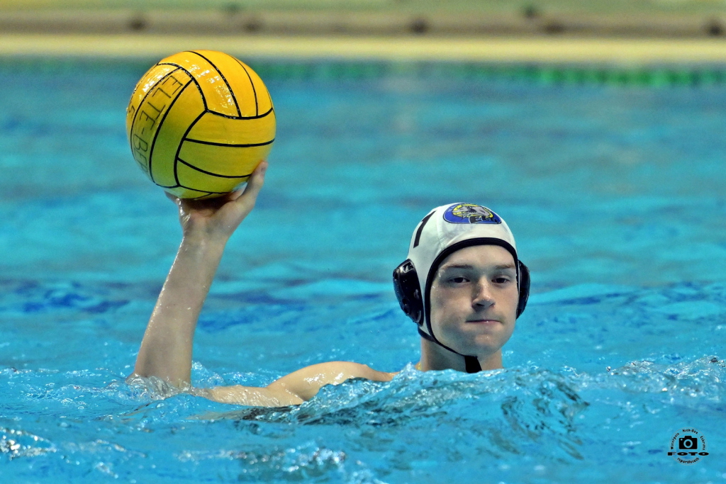 agost radzik playing waterpolo