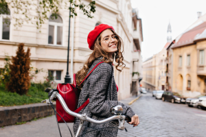 mosolygo_lany_biciklivel